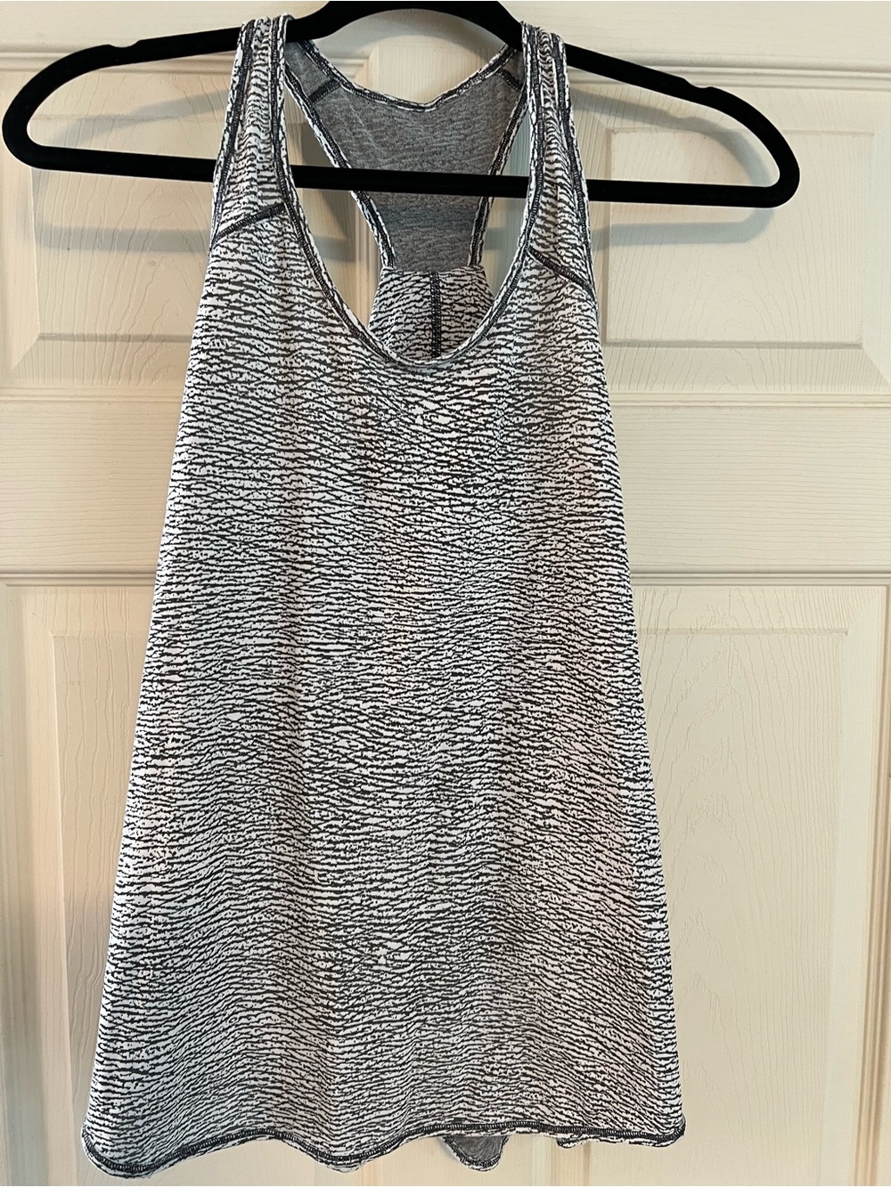 #361 Lululemon Black White Print Racerback Athletic Tank Top Size 6 Approx EUC